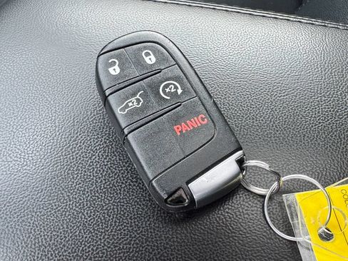 Used 2021 Jeep Grand Cherokee Limited AWD/4WD image 36