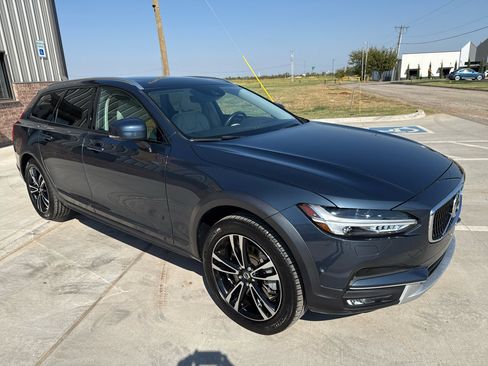 Used 2018 Volvo V90 T5 Cross Country w/ Convenience Package image 6