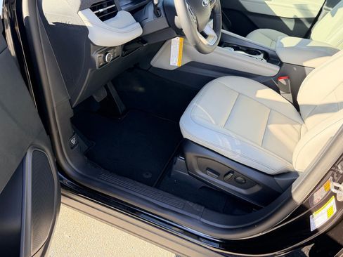 New 2026 Ford Explorer Active w/ Active Comfort Package image 17