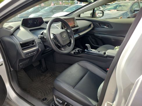 Used 2025 Toyota Prius XLE FWD image 19