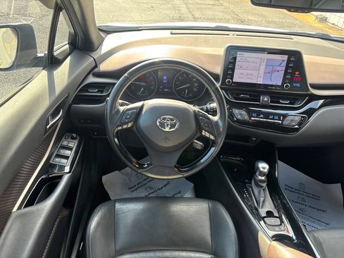 Used 2019 Toyota C-HR Limited FWD image 3