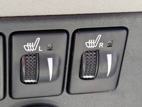 Used 2015 Toyota Sienna XLE image 26