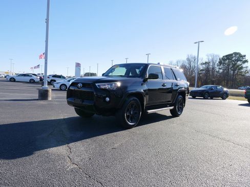 Used 2016 Toyota 4Runner SR5 image 8