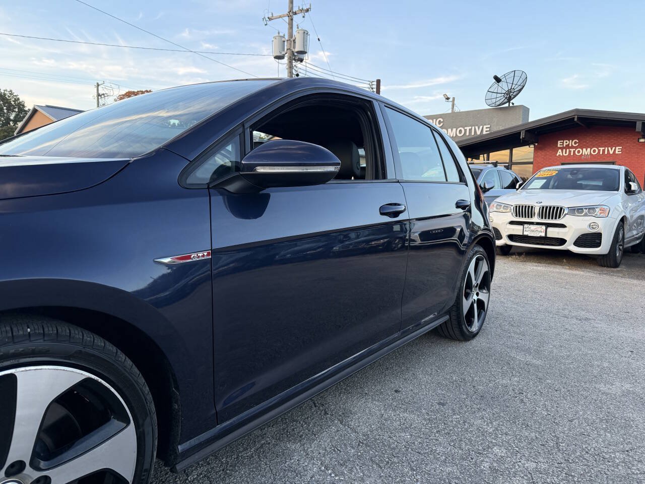 Used 2017 Volkswagen GTI SE FWD image 6