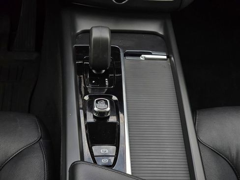 Used 2024 Volvo XC60 B5 Core AWD/4WD image 14