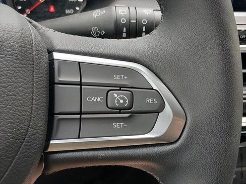 Certified 2026 Jeep Compass Latitude AWD/4WD image 17