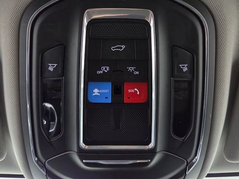 Used 2023 Jeep Grand Cherokee Limited w/ Black Appearance Package image 30