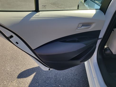 Used 2025 Toyota Corolla LE image 11