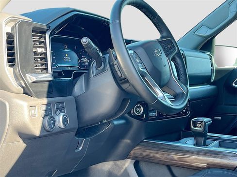 Used 2024 Chevrolet Silverado 1500 LT Trail Boss w/ LT Trail Boss Premium Package image 9