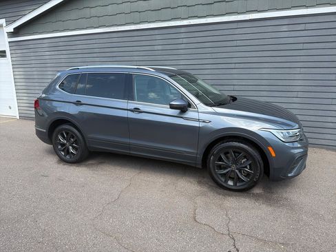 Used 2024 Volkswagen Tiguan SE AWD/4WD image 4