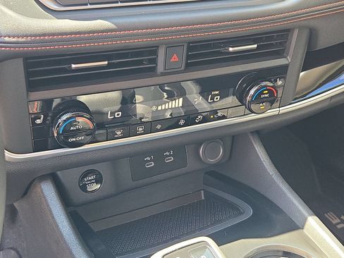 Certified 2025 Nissan Rogue SV AWD/4WD image 18