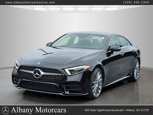 Used 2025 Mercedes-Benz GLC 300 image 1