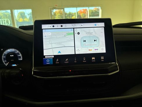 Used 2024 Jeep Compass Trailhawk w/ Trailhawk Elite Group image 28