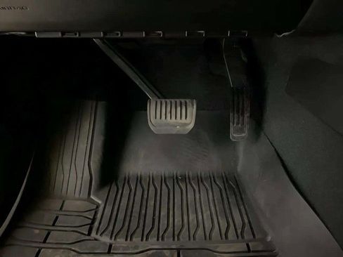 Used 2023 Jeep Grand Cherokee Overland w/ Luxury Tech Group IV image 37