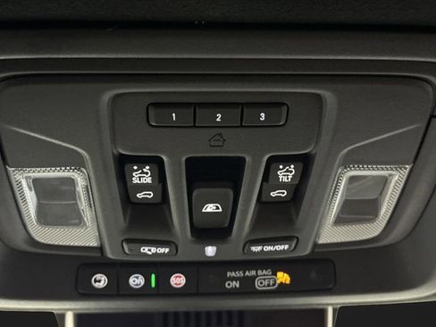 Used 2025 GMC Sierra 1500 Denali Ultimate image 30