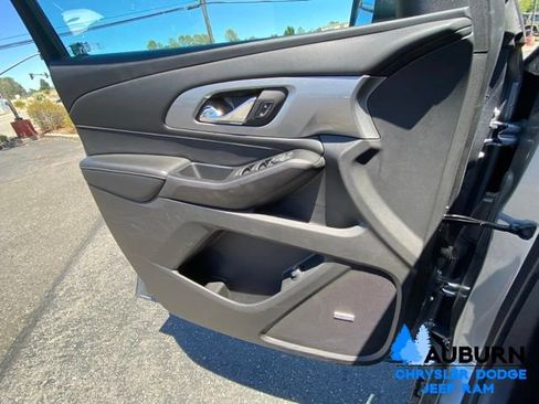 Used 2021 Chevrolet Traverse LT w/ LT Premium Package AWD/4WD image 40