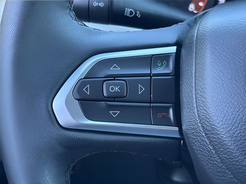 Used 2025 Jeep Compass Limited AWD/4WD image 16
