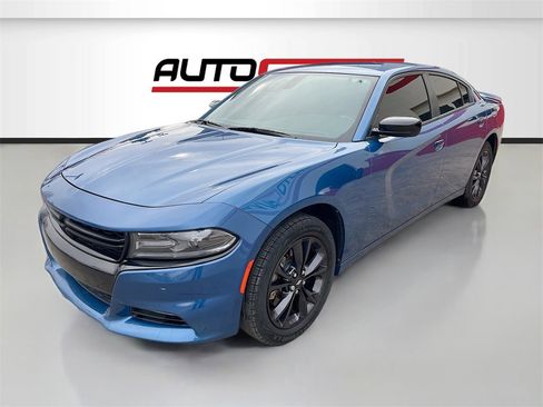 Used 2021 Dodge Charger SXT w/ Driver Convenience Group image 3