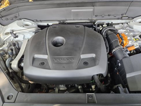 Used 2025 Volvo XC90 T8 Ultra w/ Lounge Package image 34