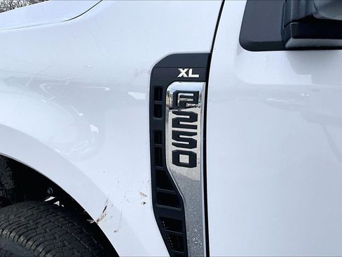 New 2026 Ford F250 XL w/ FX4 Off-Road Package image 12