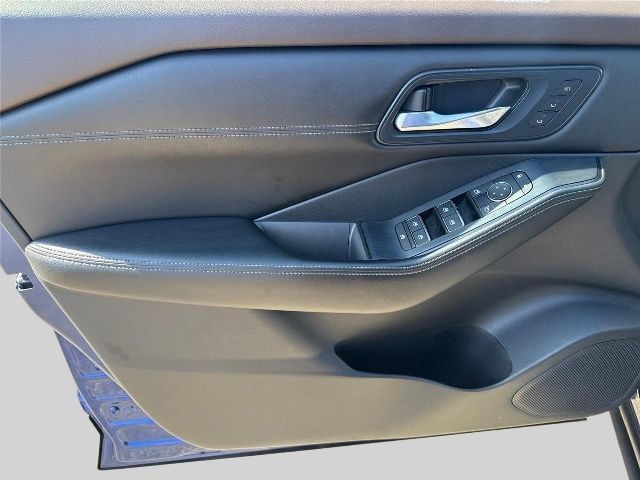 Used 2023 Nissan Rogue SL AWD/4WD image 19