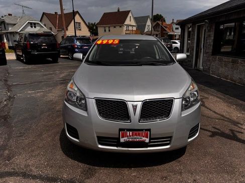 Used 2009 Pontiac Vibe w/ Preferred Package FWD image 2