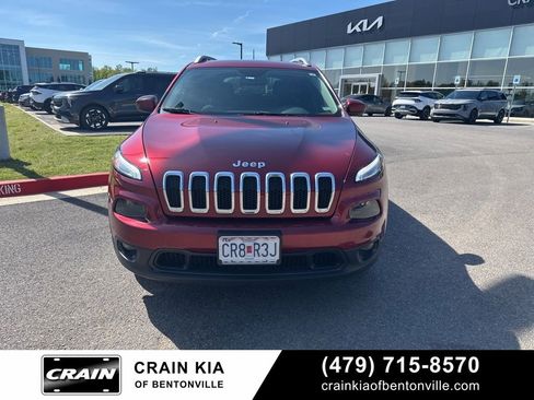 Used 2016 Jeep Cherokee Latitude w/ Cold Weather Group FWD image 5