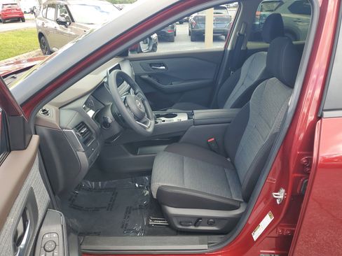 Certified 2023 Nissan Rogue SV FWD image 12