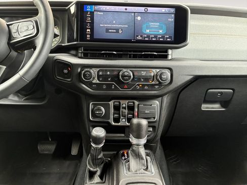 Used 2024 Jeep Gladiator Sport AWD/4WD image 11