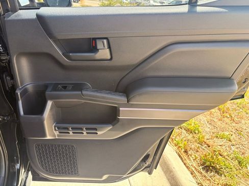 Used 2025 Toyota 4Runner SR5 AWD/4WD image 32