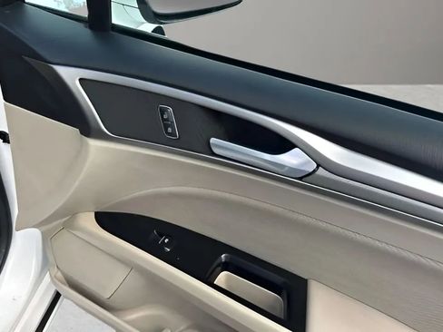 Used 2017 Ford Fusion SE image 40