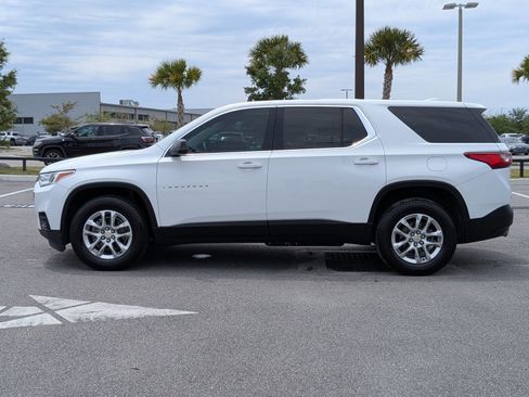 Used 2021 Chevrolet Traverse LS FWD image 2