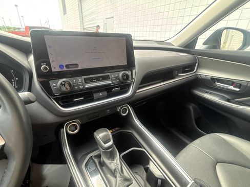 Used 2025 Toyota Grand Highlander FWD image 17