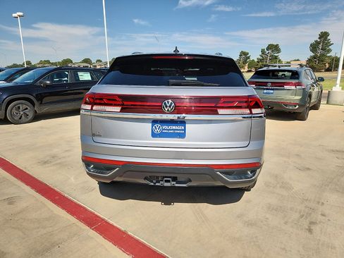 Certified 2025 Volkswagen Atlas Cross Sport SE FWD image 6
