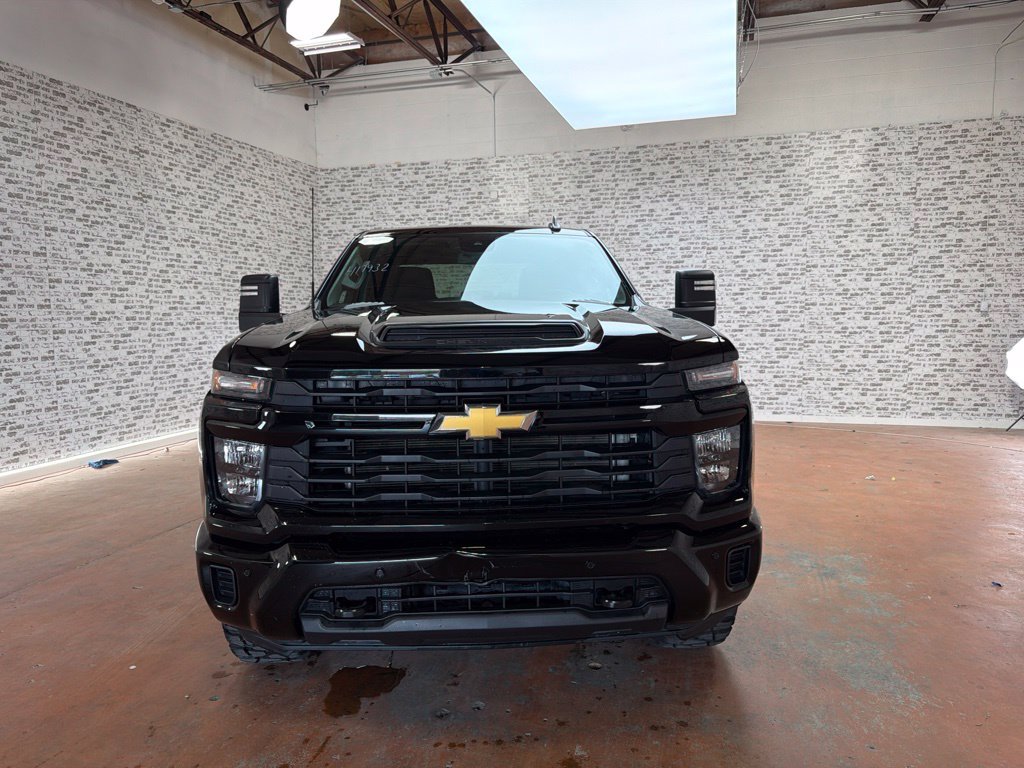 Used 2025 Chevrolet Silverado 2500 Custom w/ Custom Value Package AWD/4WD image 2