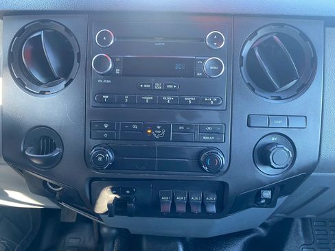 Used 2013 Ford F550 4x4 Crew Cab Super Duty w/ Payload Upgrade Pkg image 13