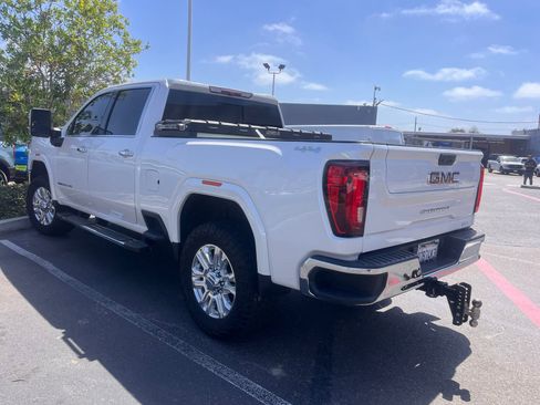 Used 2022 GMC Sierra 2500 SLT w/ SLT Preferred Package AWD/4WD image 3