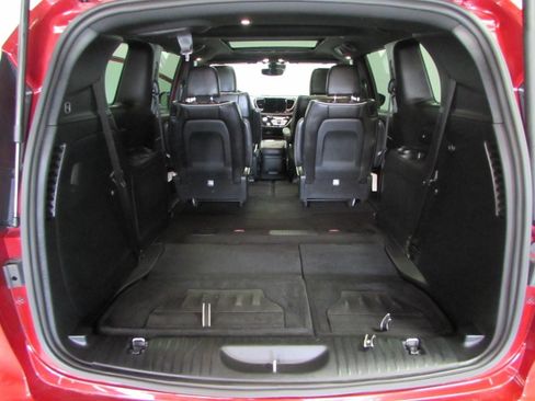 Used 2025 Chrysler Pacifica Limited FWD image 31