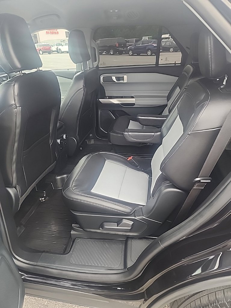 Used 2023 Ford Explorer XLT w/ Equipment Group 202A AWD/4WD image 15