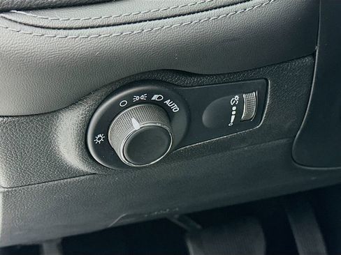 Certified 2024 Dodge Durango SXT image 17