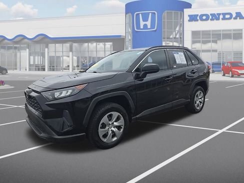 Used 2021 Toyota RAV4 LE image 3