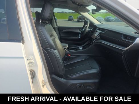 Used 2023 Jeep Grand Cherokee Limited AWD/4WD image 12