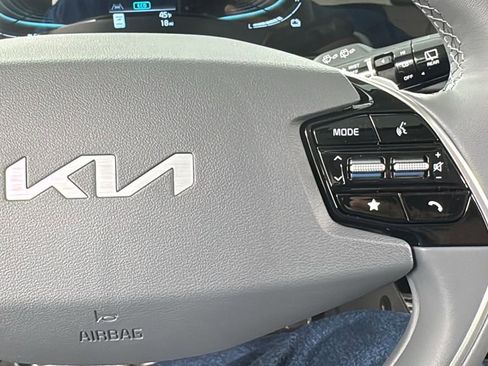 New 2025 Kia Niro EX Touring image 22