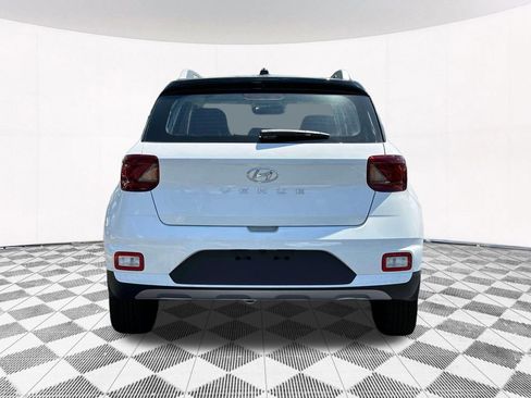 Used 2025 Hyundai Venue Limited image 8