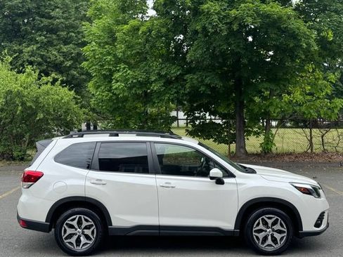 Used 2024 Subaru Forester Premium AWD/4WD image 4