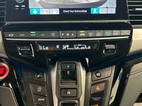 Used 2025 Honda Odyssey Touring image 5