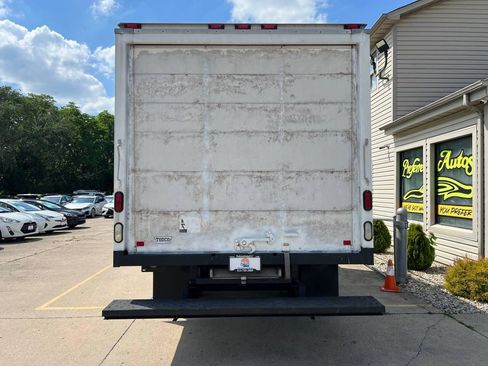 Used 2010 Ford E-350 and Econoline 350 Super Duty RWD image 5