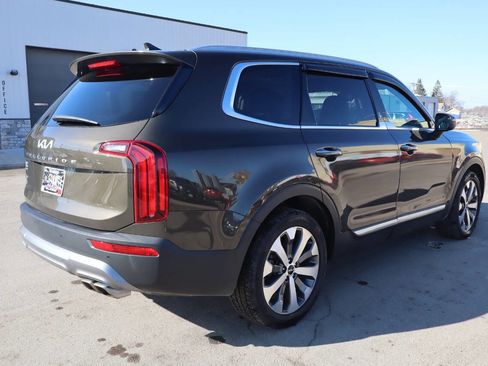 Used 2022 Kia Telluride S image 3