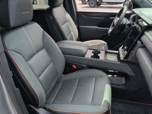 Used 2025 GMC Acadia AT4 AWD/4WD image 28