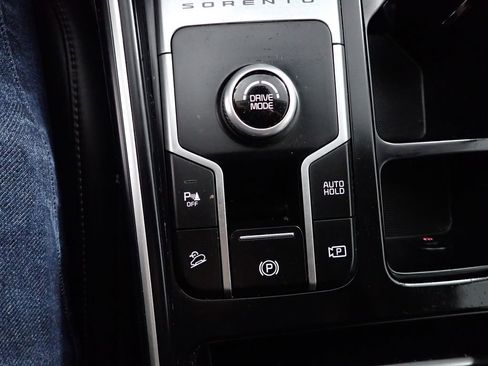 Used 2021 Kia Sorento S FWD image 8